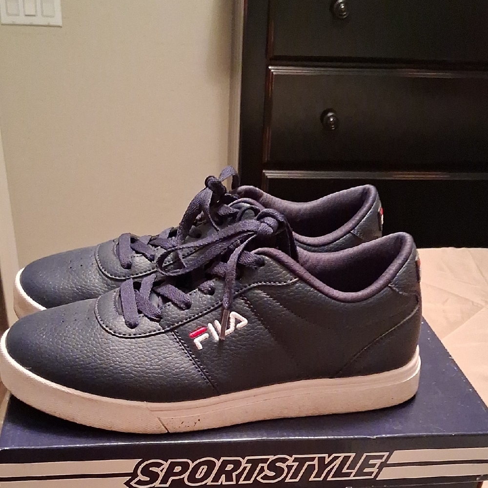 Fila Men's Dark Blue Sportstyle Sneakers